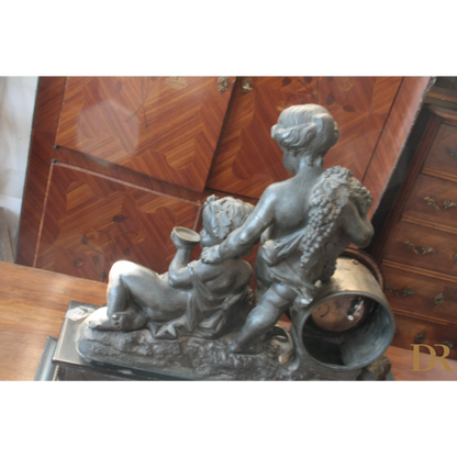 Orologio Napoleone III del XIX secolo in bronzo ottone e marmo con due cherubini