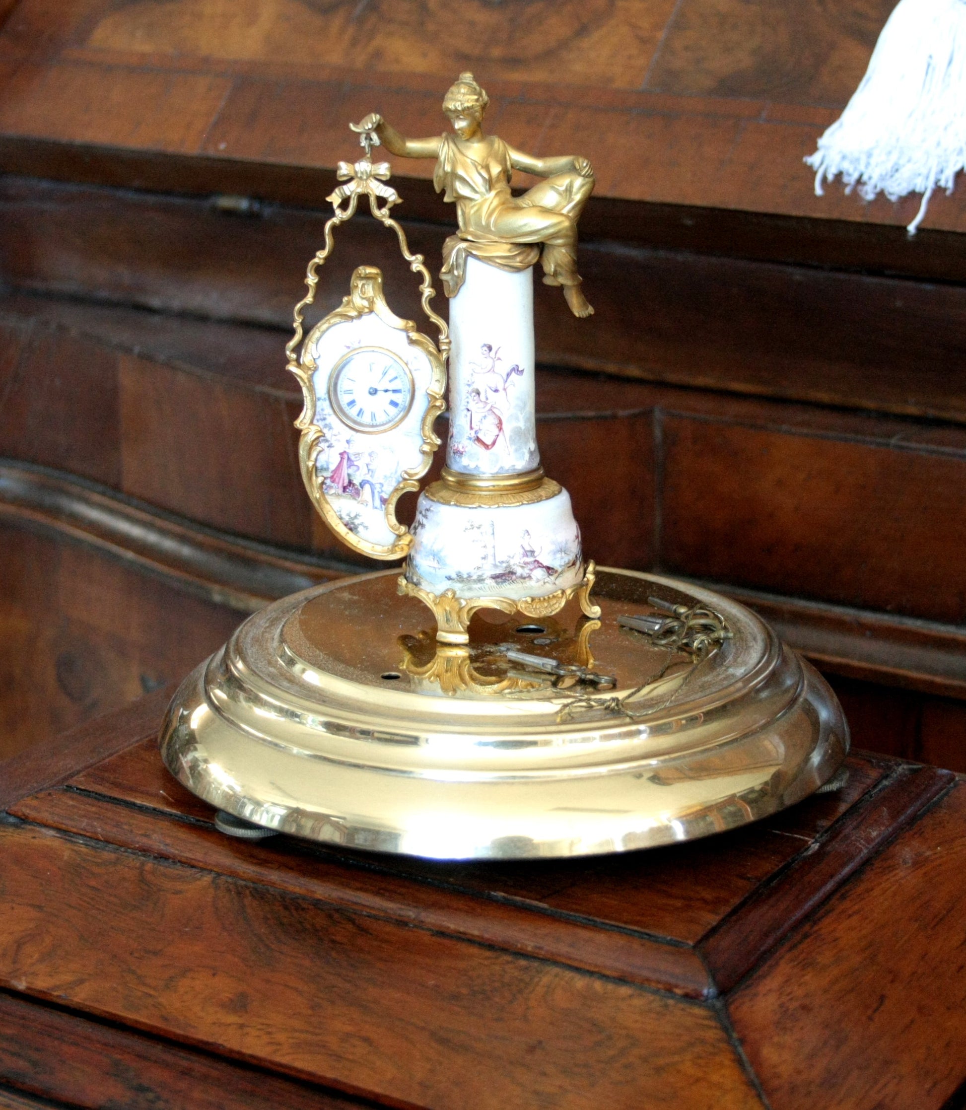 Orologio da tavolo in bronzo e smalti Art Decò, XIX secolo, design elegante per casa