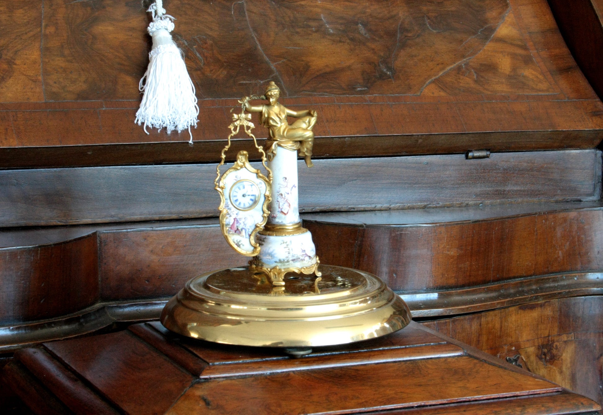 Orologio da tavolo in bronzo e smalti Art Decò XIX secolo con dettagli dorati per casa design