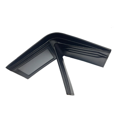 Portafoglio Meisterstuck Montblanc in pelle nera con design minimalista e sei scomparti più due tasche a vista