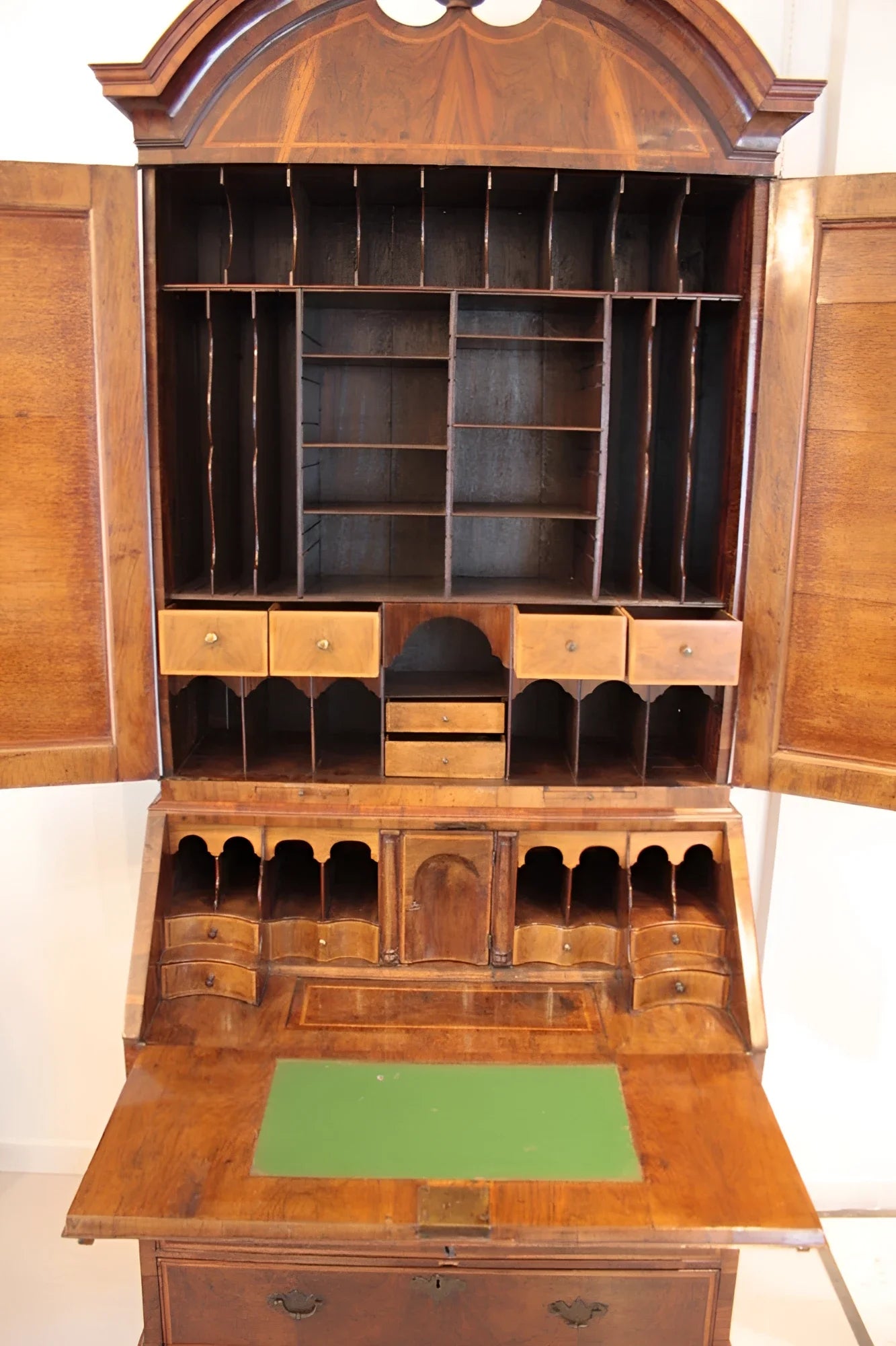 Antico splendido trumeaux luigi xvi in noce con piano ribaltabile e numerosi cassetti in legno per scrivania