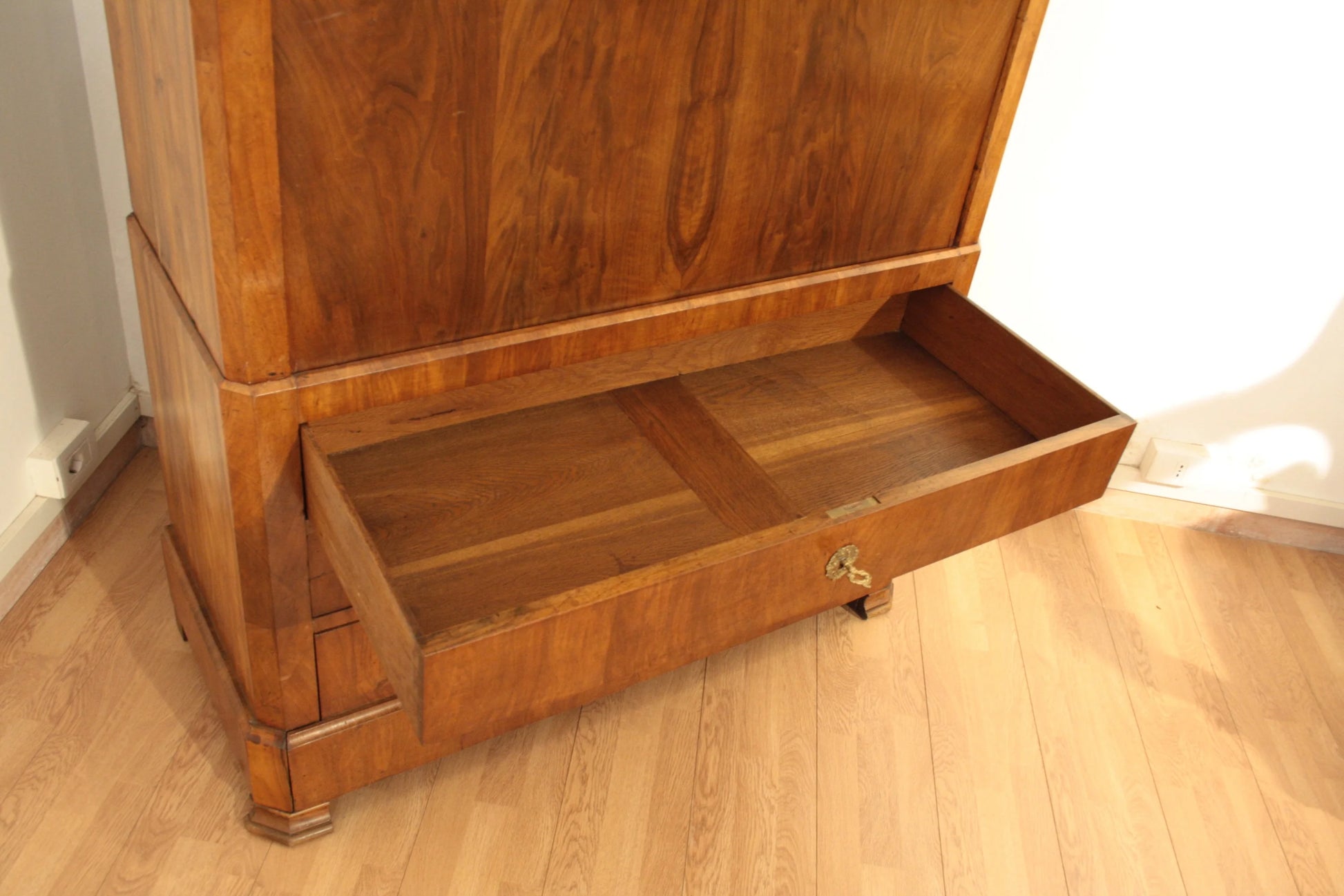 Leggio scrittoio credenza umbertino in rovere massello fine ottocento con cassetto in legno chiuso da serratura
