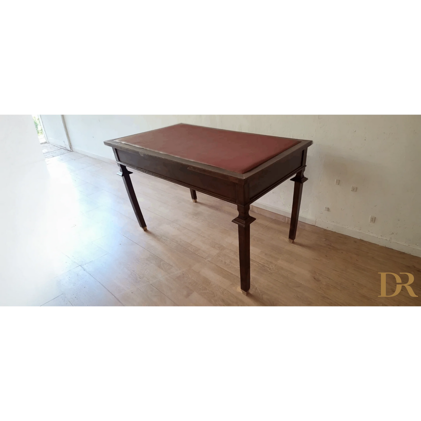 Scrivania Vintage Stile Impero con piano in pelle rossa e piedi in ottone noce