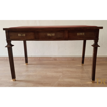 Scrivania Vintage Stile Impero ottocento Noce Piedini in Ottone e Piano Pelle Dario Raia Antiquariato Modernariato Vintage legno massello lucidatura a tampone maniglie ottone Mobile in legno di noce Mobili antichi Mobili nuovi per la casa Mobili per la casa nuova noce originale ottone piano in pelle Scrivania in legno scrivania mid century modern scrivania stile impero tre cassetti