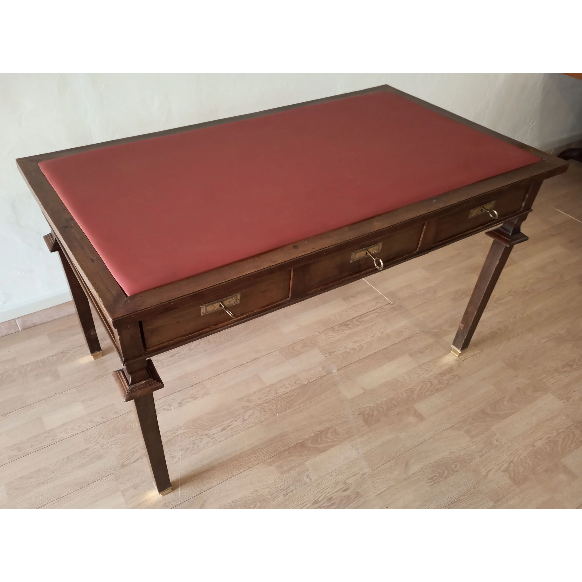 Scrivania Vintage Stile Impero ottocento Noce Piedini in Ottone e Piano Pelle Dario Raia Antiquariato Modernariato Vintage legno massello lucidatura a tampone maniglie ottone Mobile in legno di noce Mobili antichi Mobili nuovi per la casa Mobili per la casa nuova noce originale ottone piano in pelle Scrivania in legno scrivania mid century modern scrivania stile impero tre cassetti