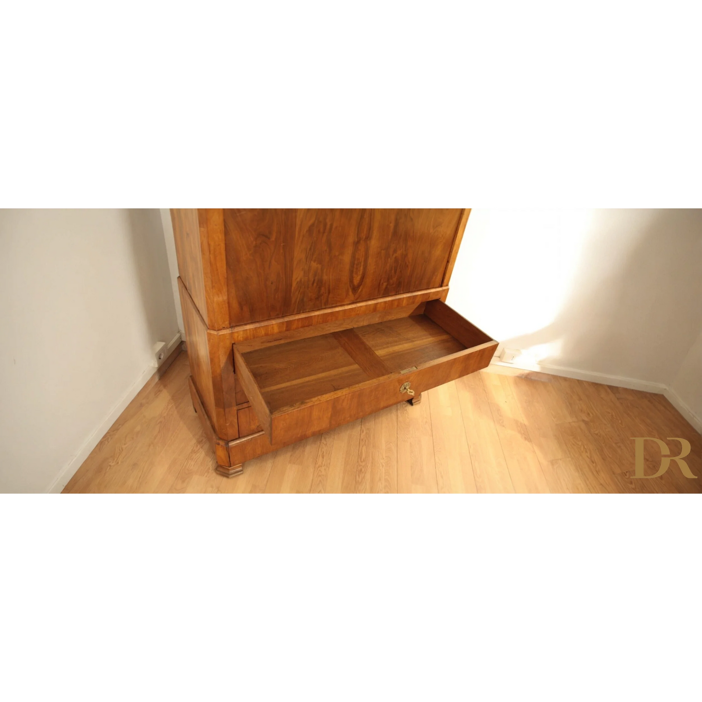 Drawer of splendido Secretaire Umberto with crystal knob and interior compartments