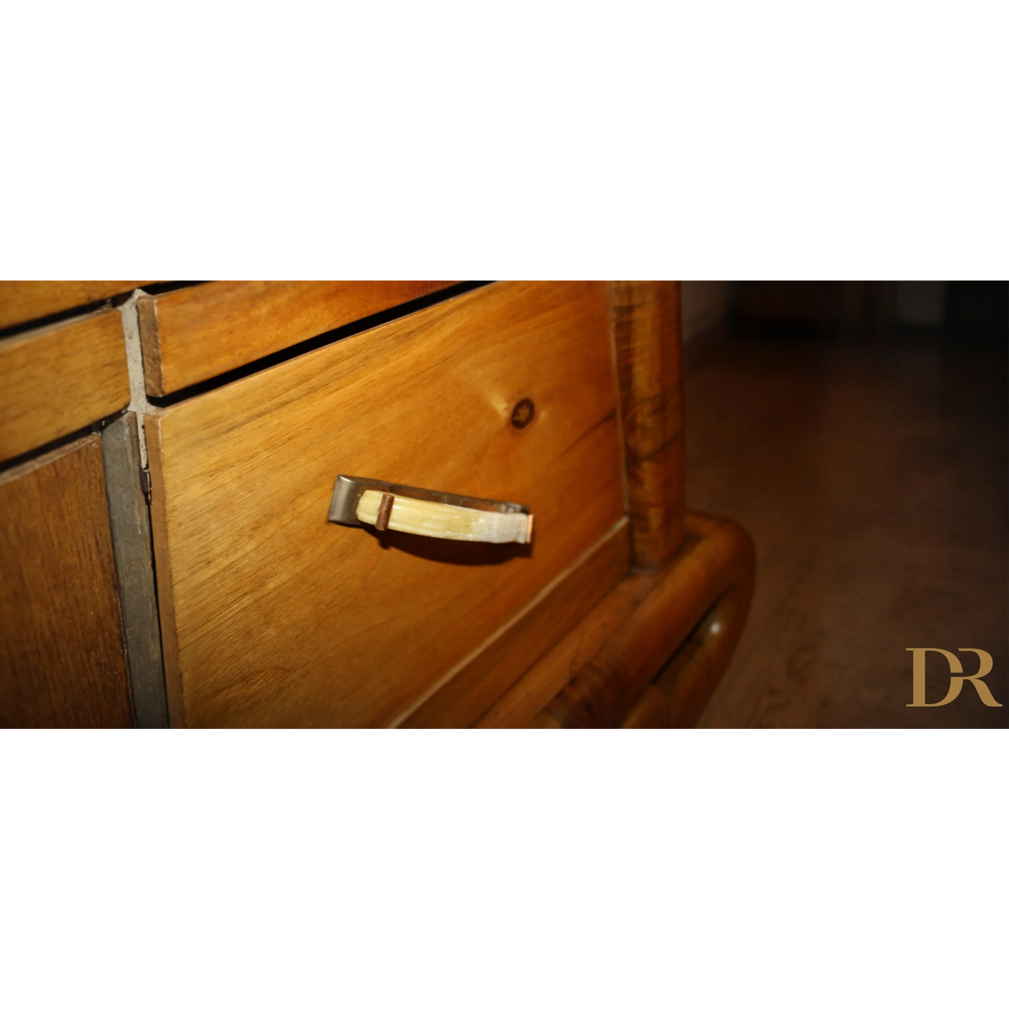 Secretaire Art Deco in noce anni 50 con maniglia in metallo, stile mid century modern