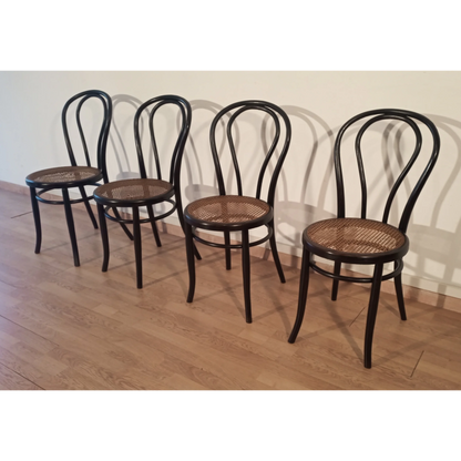 Quattro sedie in faggio curvato nello stile Thonet Italia, set elegante per la tavola