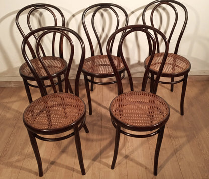 Set di cinque sedie stile thonet drava con sedile in paglia intrecciata in legno curvato xxi secolo