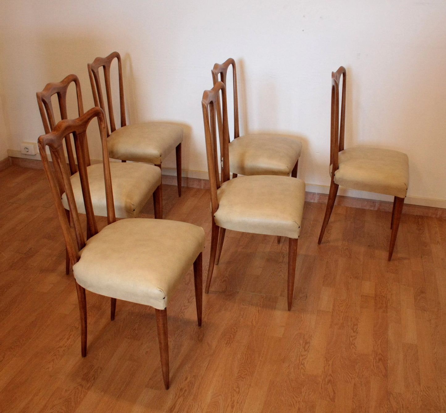Set 6 sedie mid-century modern italiane degli anni 60 con sedili beige in similpelle bianca in perfette condizioni
