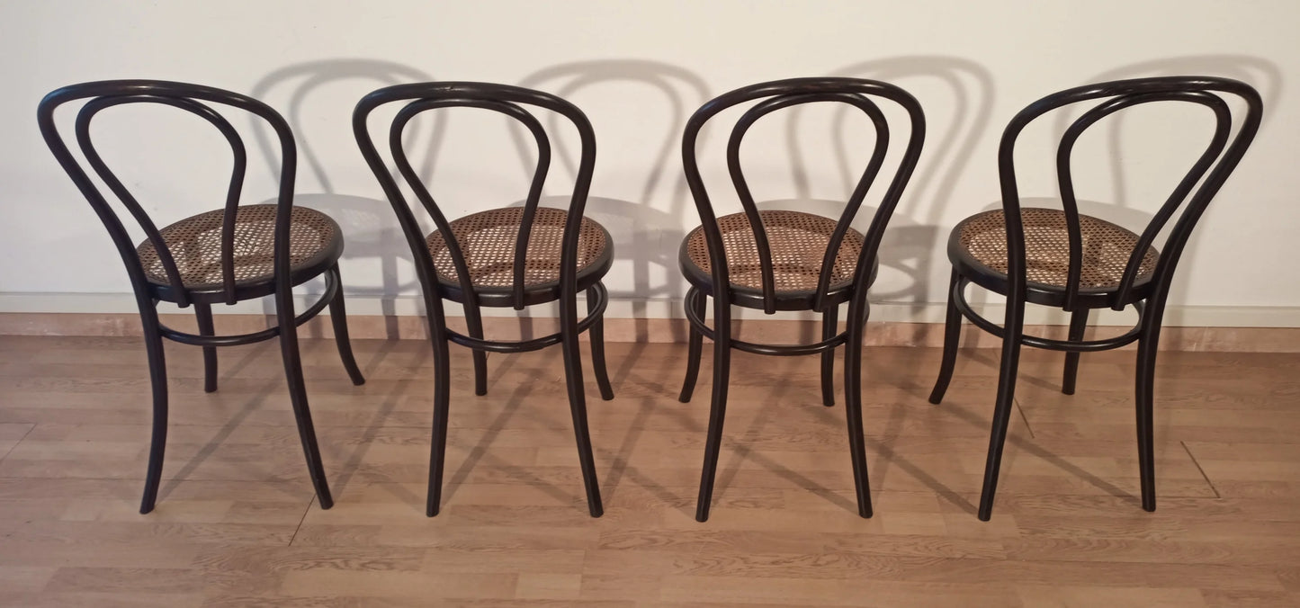 Quattro sedie da pranzo in faggio curvato con schienale curvo e seduta in paglia, set thonet italia
