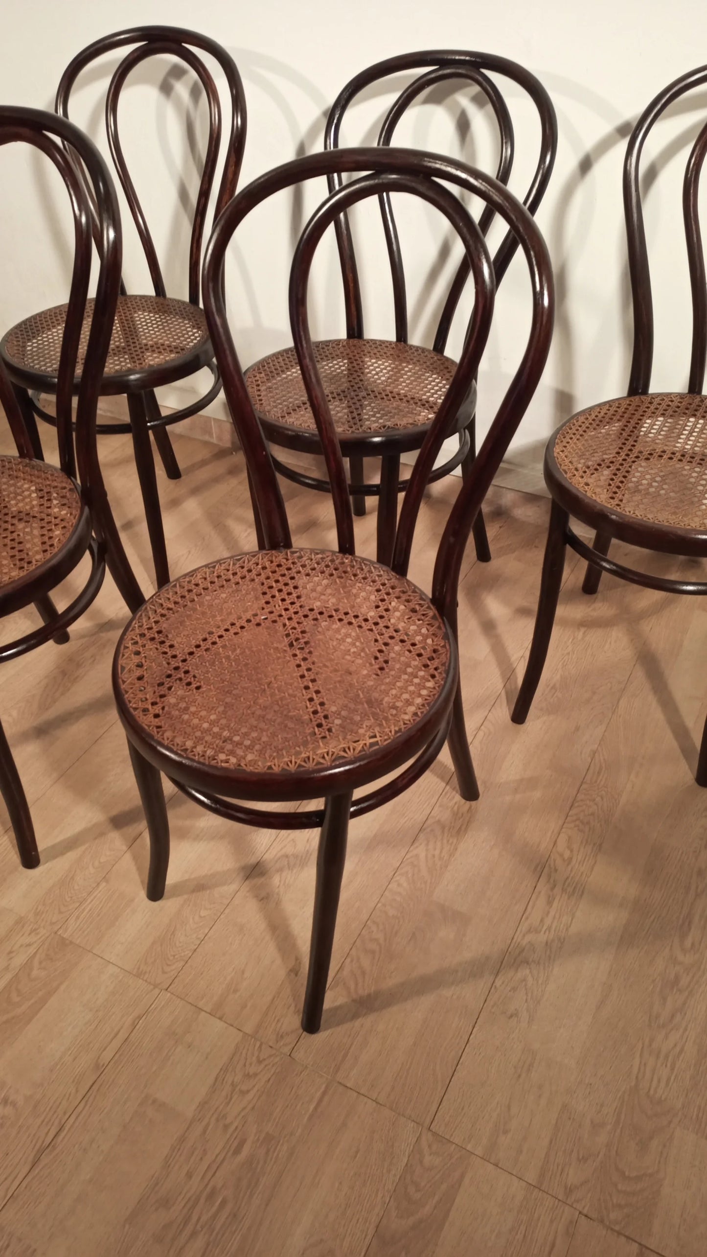 Set di 5 sedie stile thonet drava con sedili intrecciati in paglia di Vienna e struttura in legno curvato