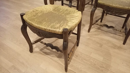 Sgabello in rovere massello ottocento con seduta in paglia intrecciata e gambe curve stile sedie provenzali rustiche