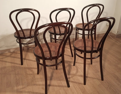 Set di cinque sedie stile thonet drava con sedute in paglia di vienna e schienali curvi in legno piegato