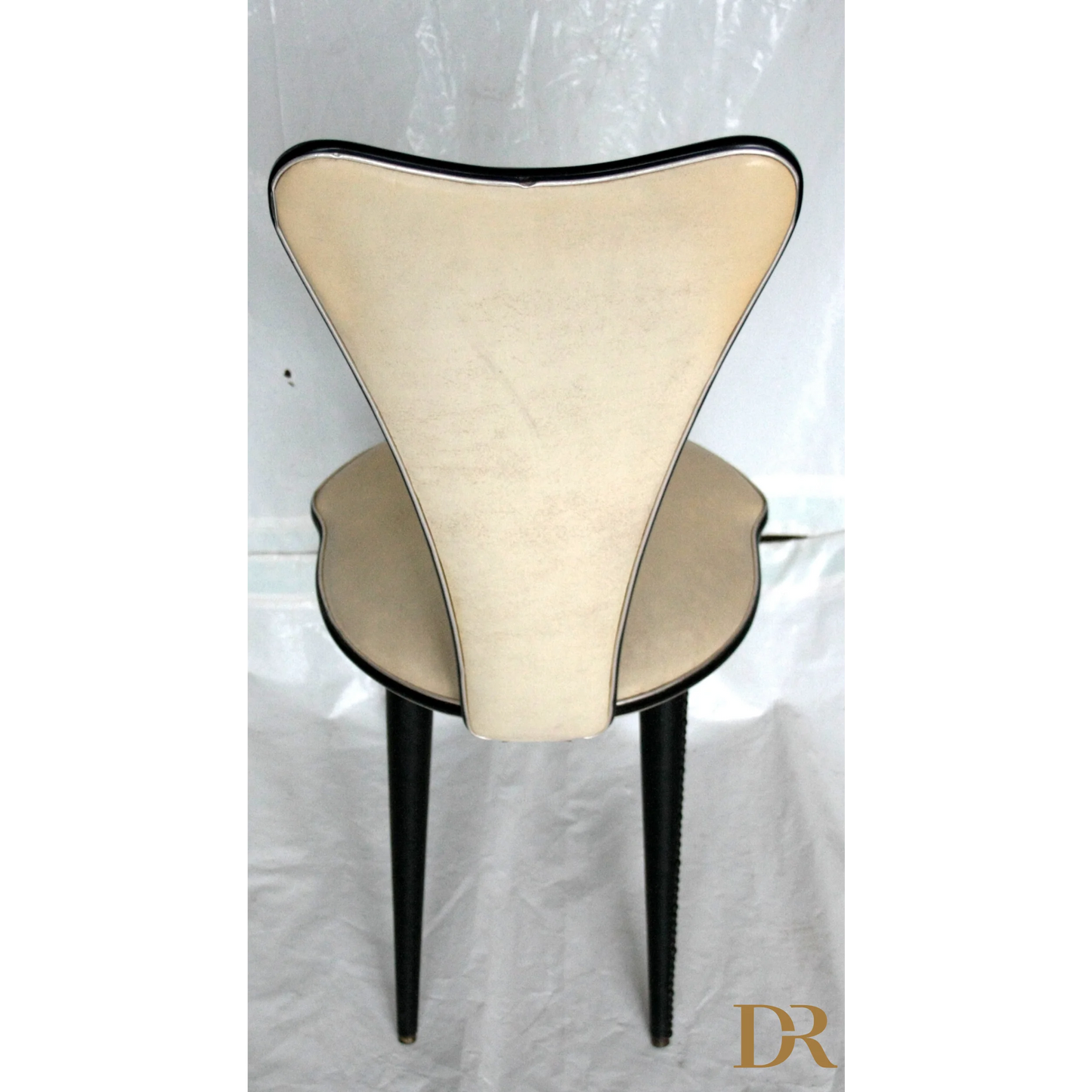 Sedie Umberto Mascagni anni 60 Italia, sedia crema con rifiniture nere iconica