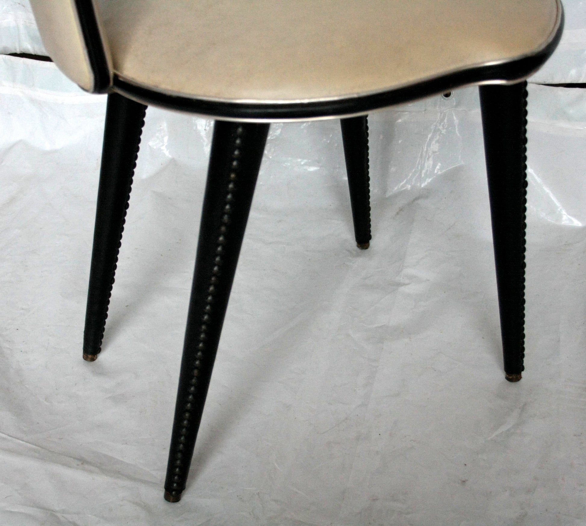 Sedia imbottita con gambe decorative, Set 6 sedie Umberto Mascagni anni 60 Italia