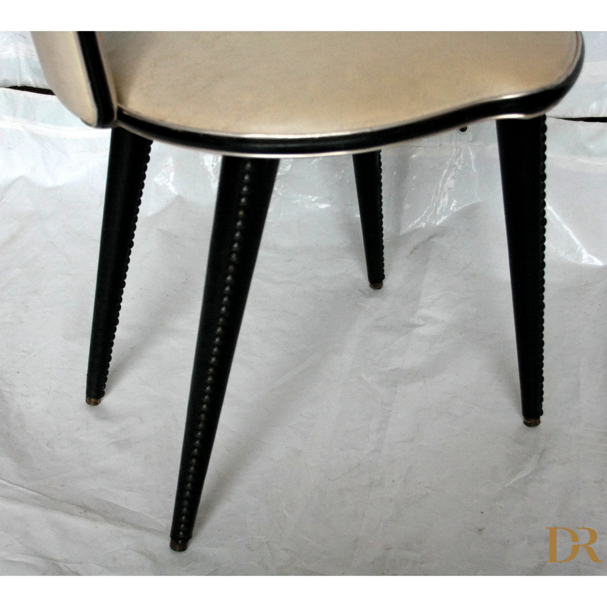 Sedia imbottita con gambe decorative, Set 6 sedie Umberto Mascagni anni 60 Italia