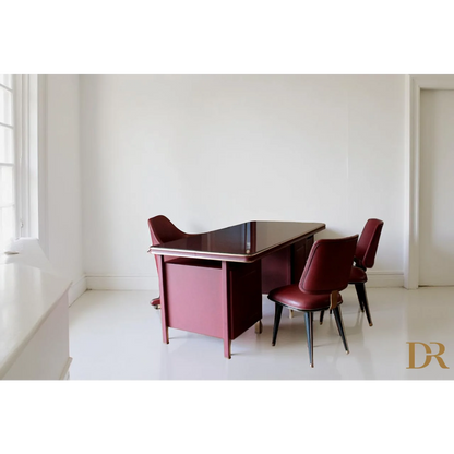 Set scrivania e tre sedie di Umberto Mascagni in similpelle bordeaux e ottone