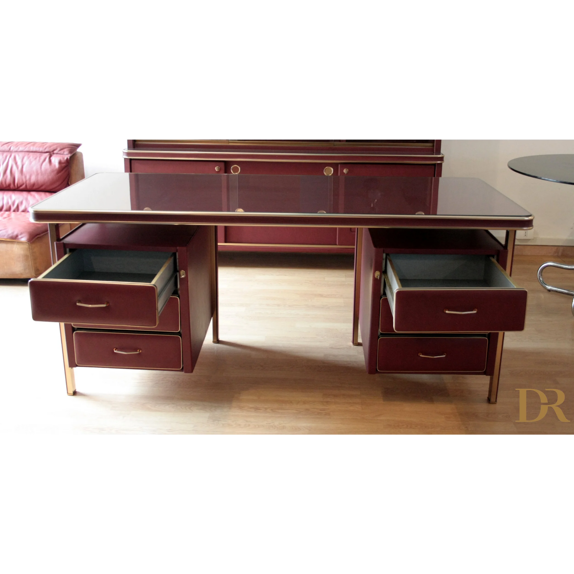 Scrivania Umberto Mascagni con cassetti, similpelle bordeaux e ottone, Italia 1950