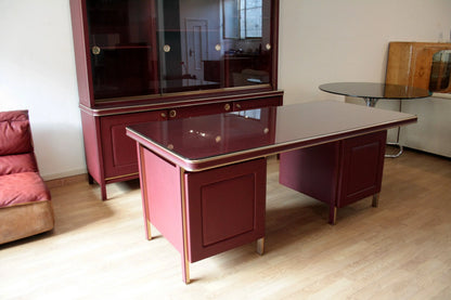 Set studio umberto mascagni scrivania ministeriale in legno color marrone con rifiniture oro italia 1950