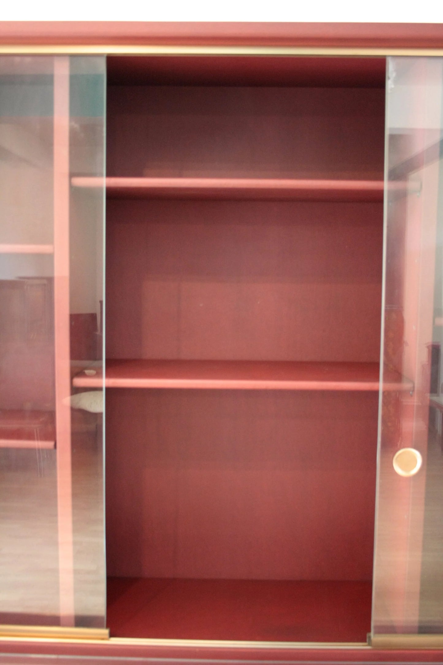 Set studio Umberto Mascagni con scrivania ministeriale disegnata, cabinet scorrevole rosso e vetro Italia 1950