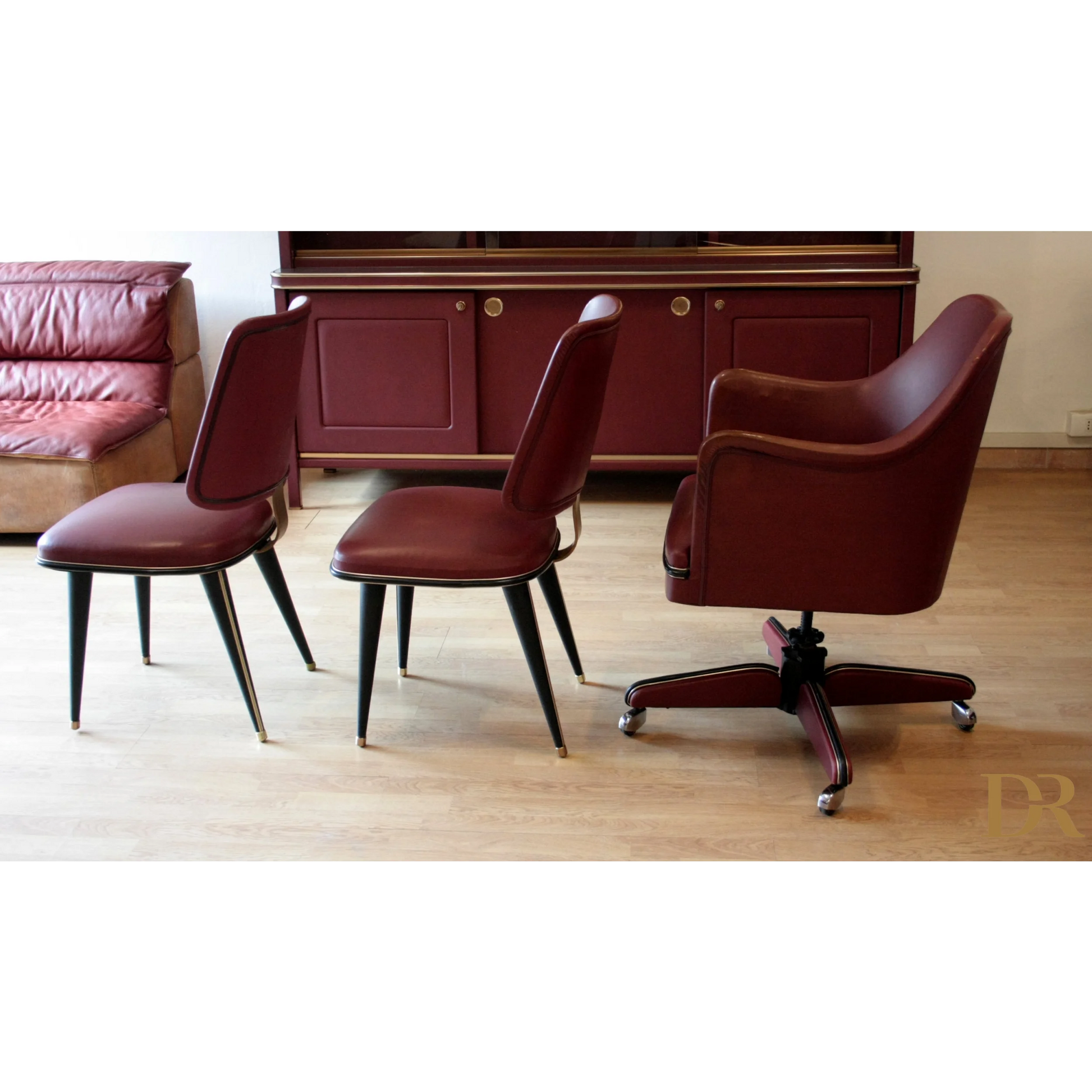 Set studio Umberto Mascagni con mobili in similpelle Bordeaux Italia 1950