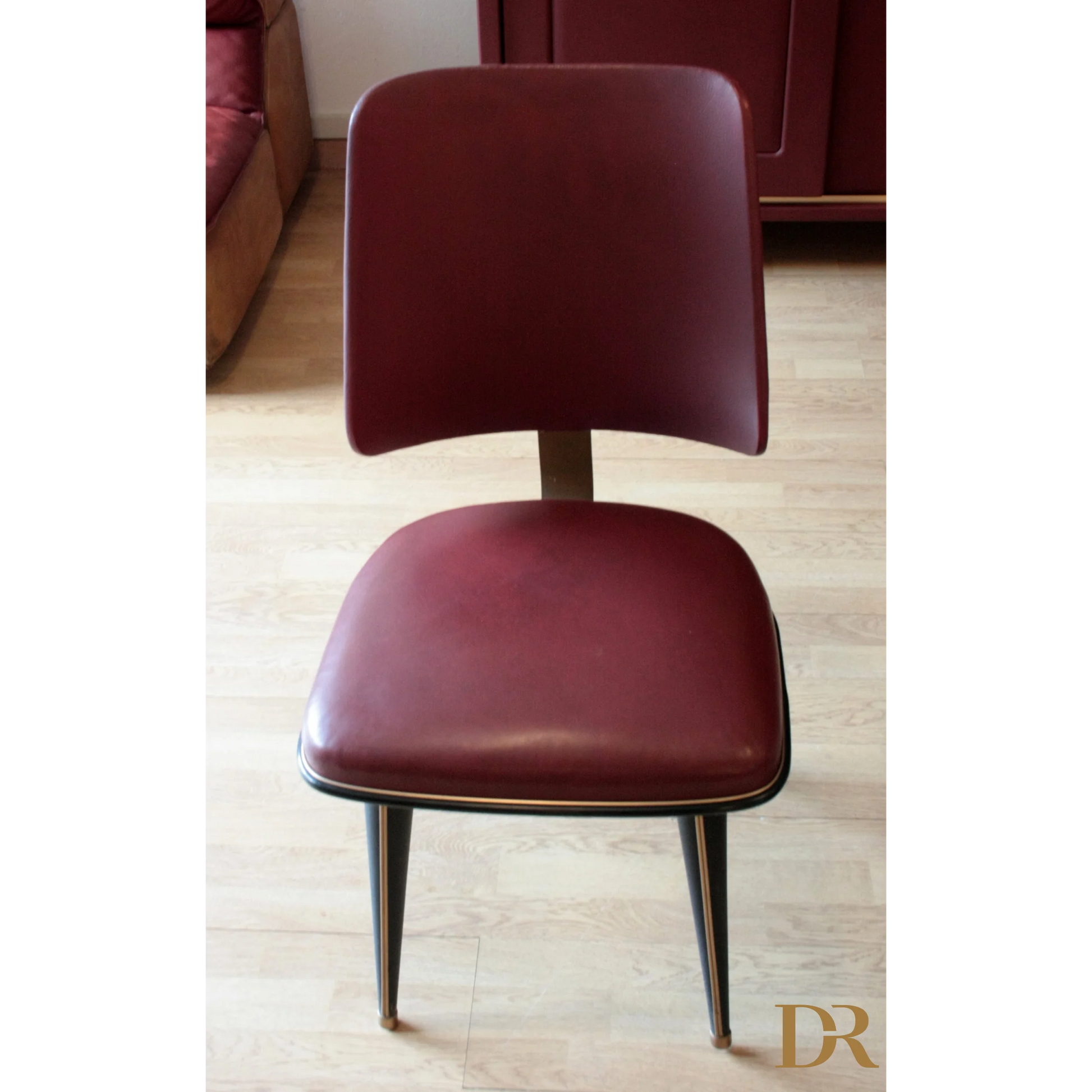 Sedia in similpelle bordeaux umberto mascagni del Set Studio Umberto 1950 Italia