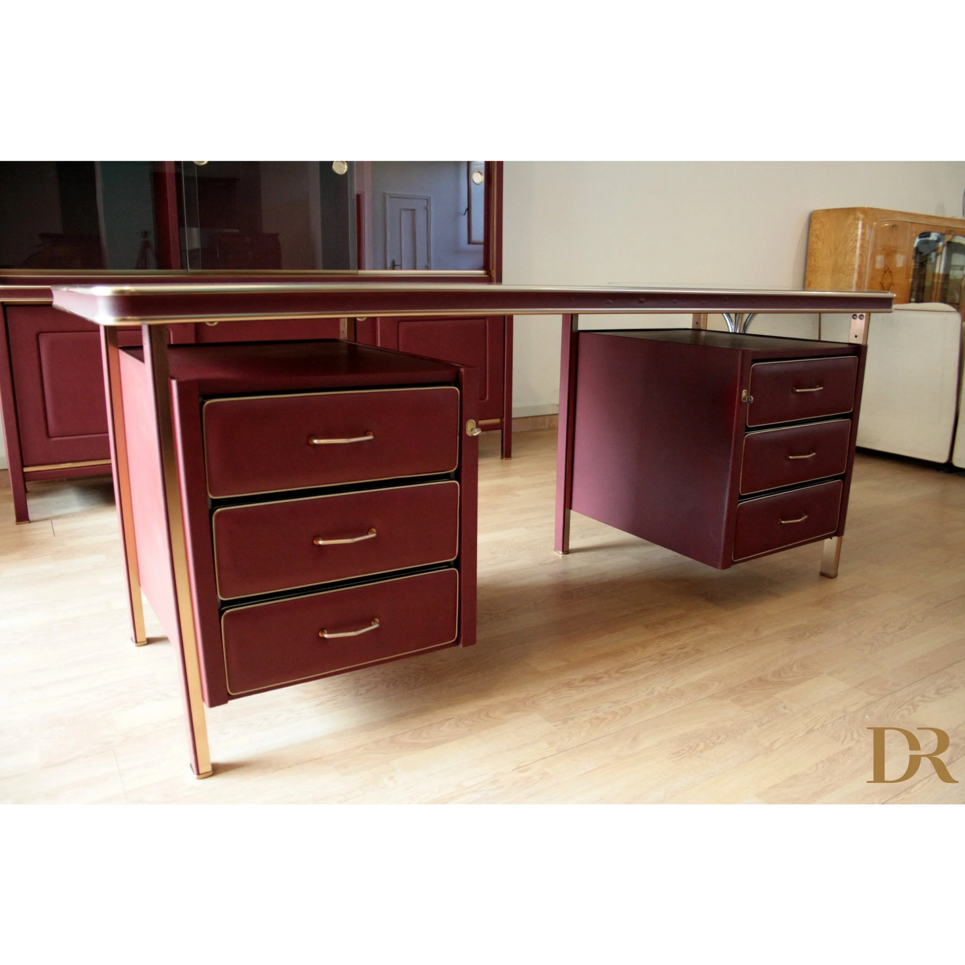 Scrivania Set Studio Umberto Mascagni con maroon similpelle Bordeaux e dettagli in metallo