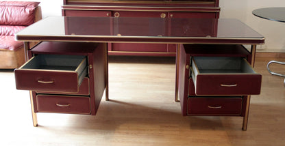 Scrivania in similpelle bordeaux del Set Studio Umberto Mascagni Italia 1950