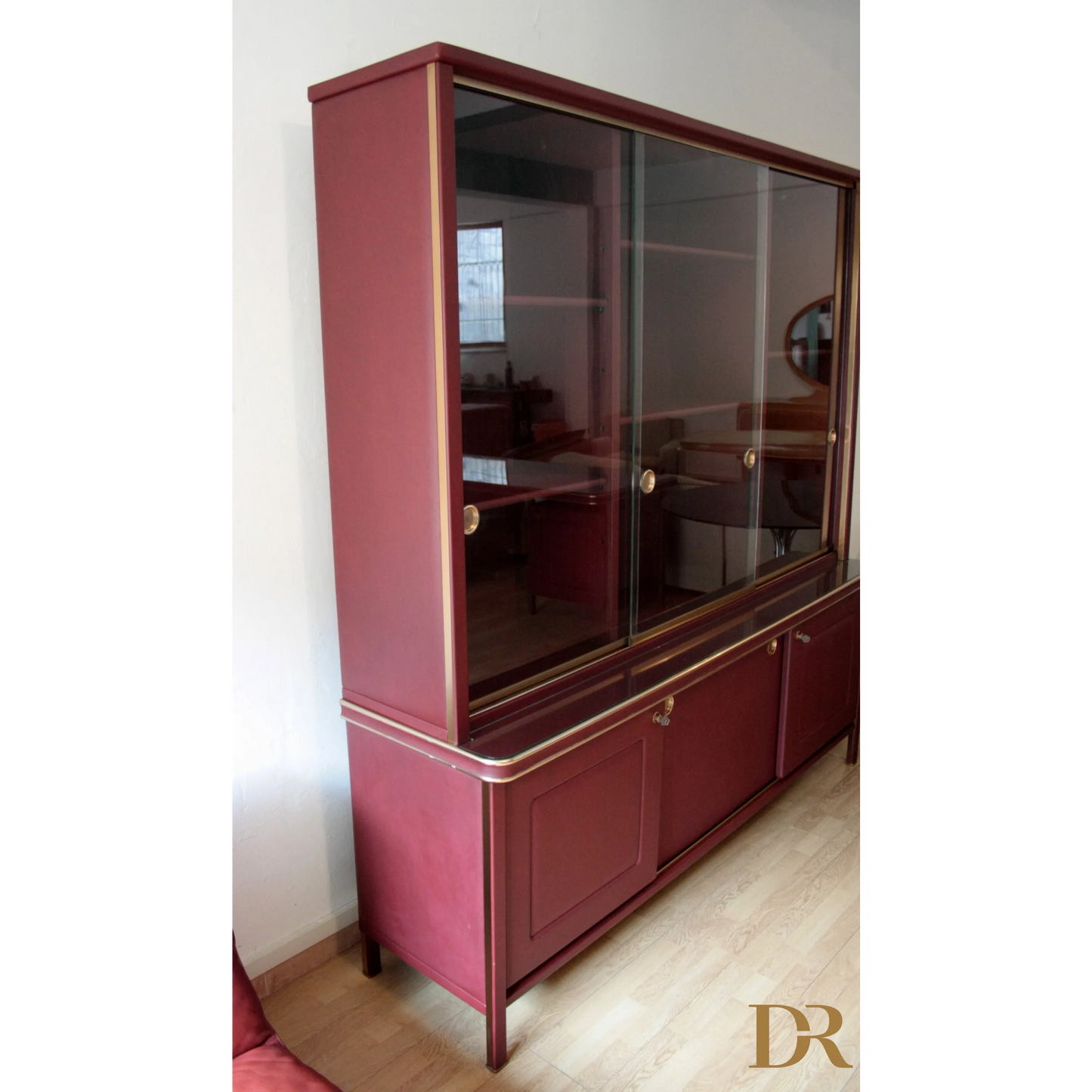 Vetrina color marrone borgogna e oro nel set studio Umberto Mascagni Italia 1950