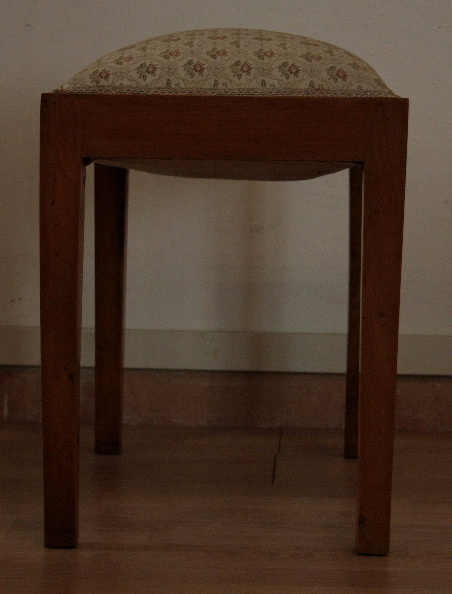 Sgabello-panca vintage in noce massello, esemplare raffinato risalente agli anni 50-60