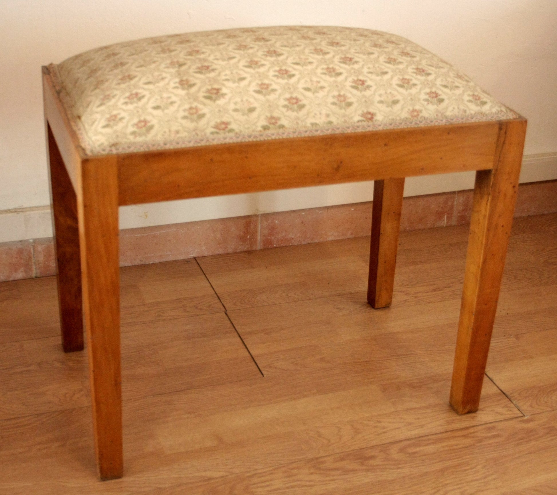 Sgabello-panca vintage in noce massello, esemplare raffinato risalente agli anni 50-60
