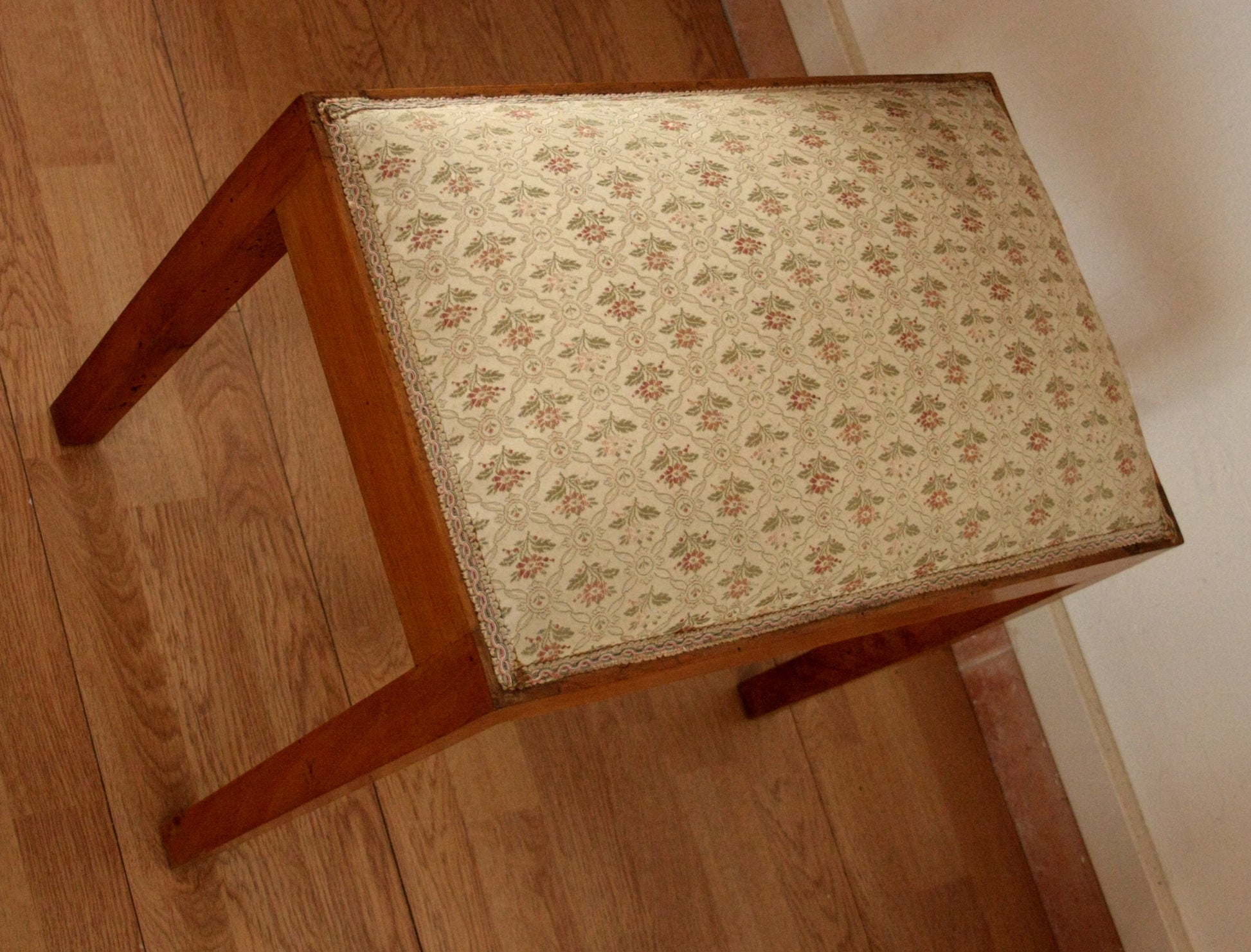 Sgabello-panca vintage in noce massello, esemplare raffinato risalente agli anni 50-60