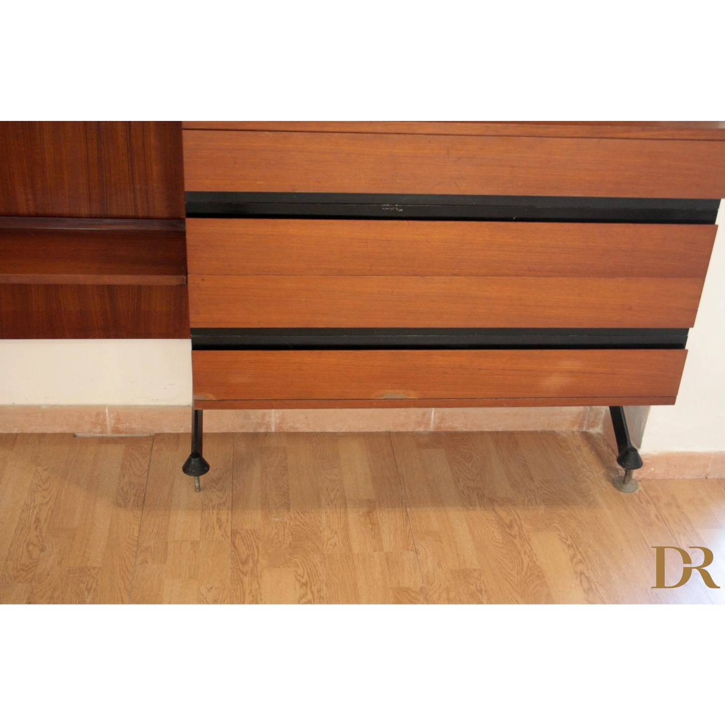 Dettaglio di un mobile parete modulare Urio di Luisa Parisi, stile Italia anni ’60