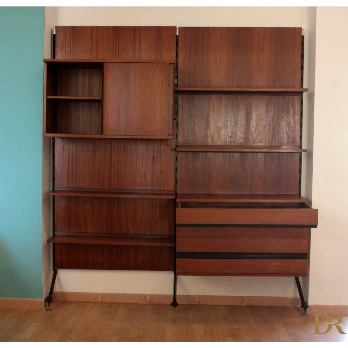 Foto di parete modulare Urio in legno di Luisa Parisi, libreria due moduli Italy 60s