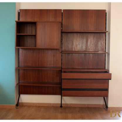 Foto di parete modulare Urio in legno di Luisa Parisi, libreria due moduli Italy 60s