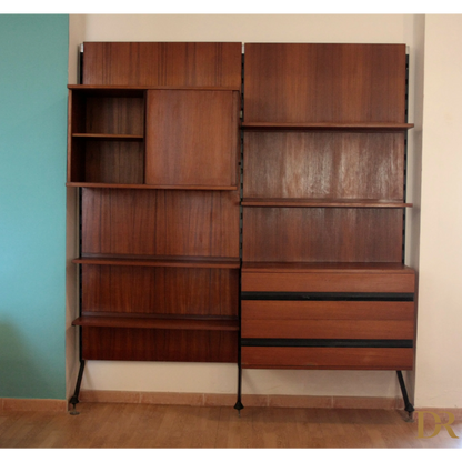 Foto di parete modulare Urio in legno di Luisa Parisi, libreria due moduli Italia 60’s