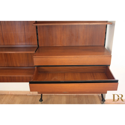 Scaffale in legno con cassetti del sistema a parete modulare Urio di Luisa Parisi