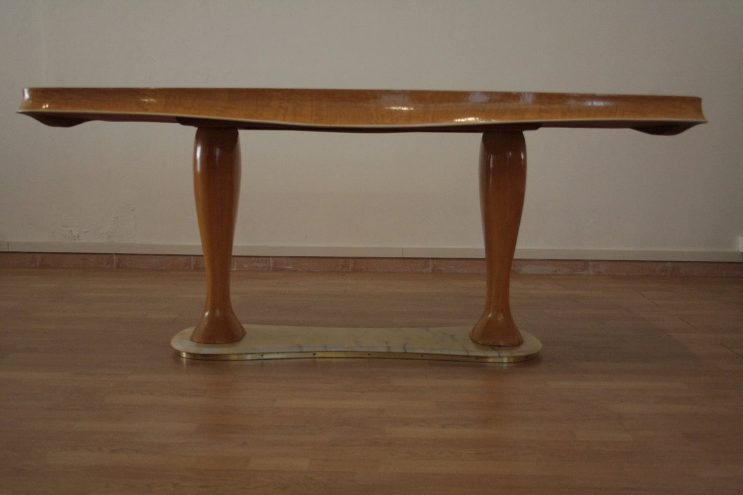 Glossy tavolo da pranzo mid-century moderno vittorio dassi in legno marrone lucido anni 50 dario raia antiquariato