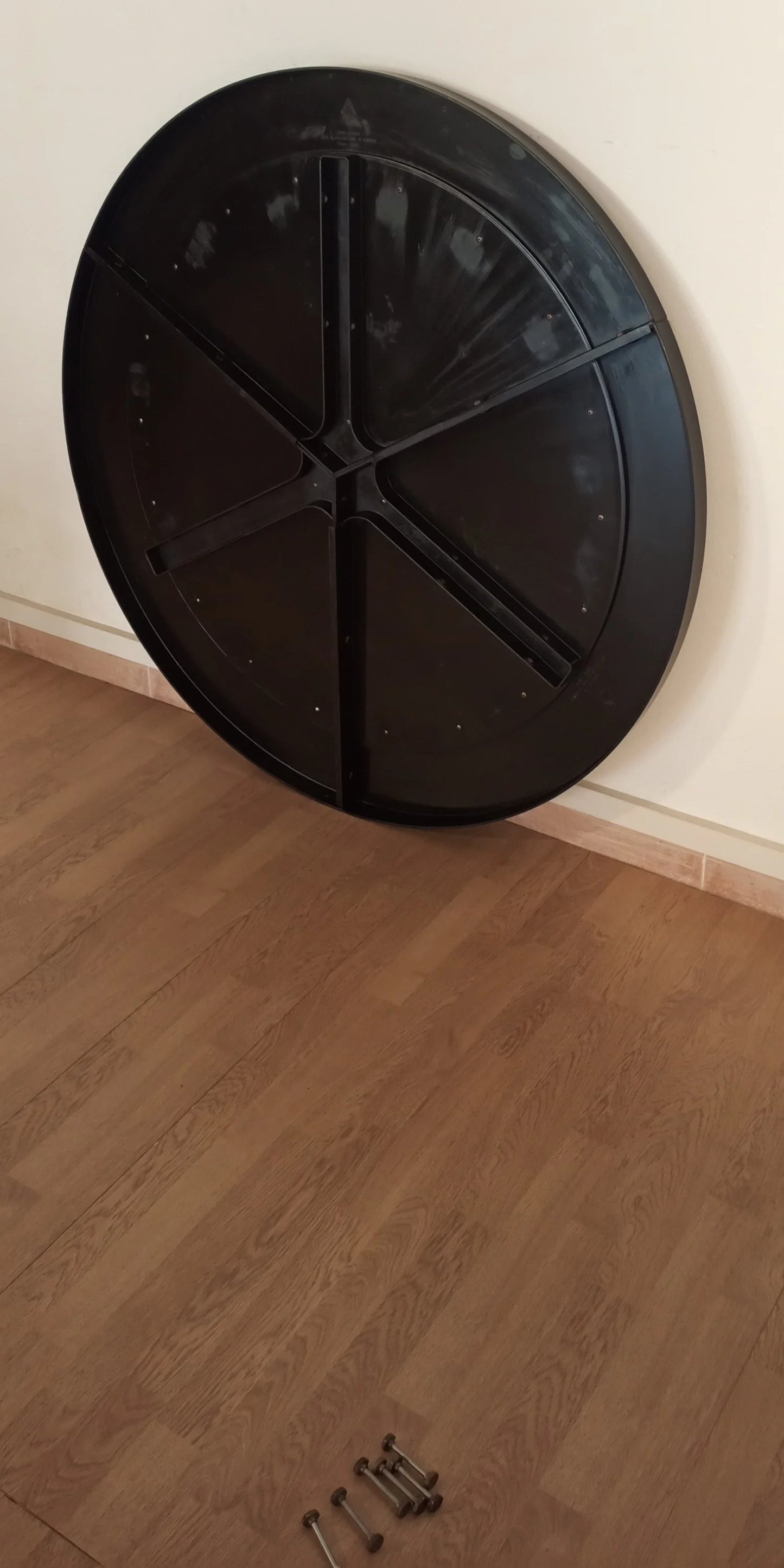Tavolo desco vintage di achille castiglioni per zanotta con grande orologio in metallo nero e quadrante circolare