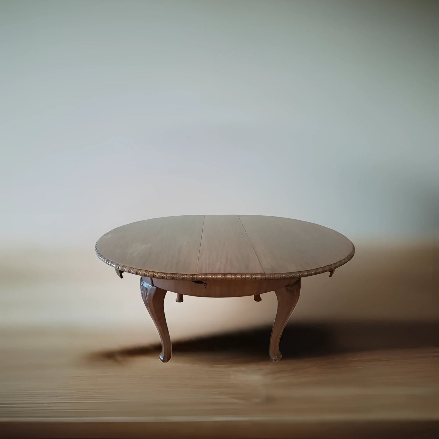 Tavolo tondo vintage allungabile in rovere con gambe curve stile luigi filippo anni 1960
