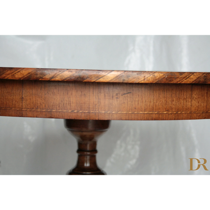 Tavolo da centro intarsiato Italia prima del 1890 con motivi geometrici e edge striped