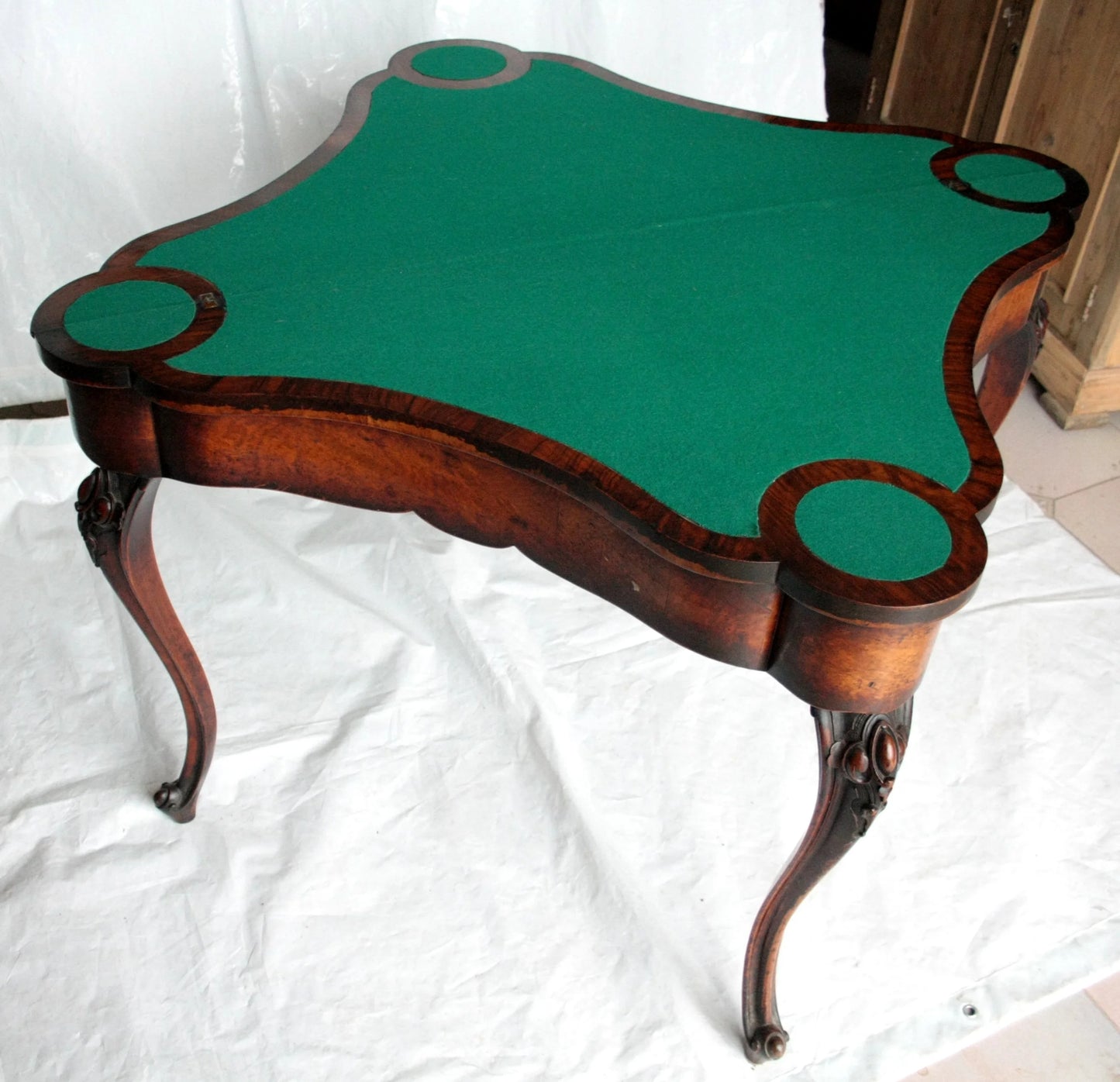 Console tavolo da gioco inglese fine XVIII secolo con piano in feltro verde e eccezionale qualità ebanistica manifattura inglese tardo