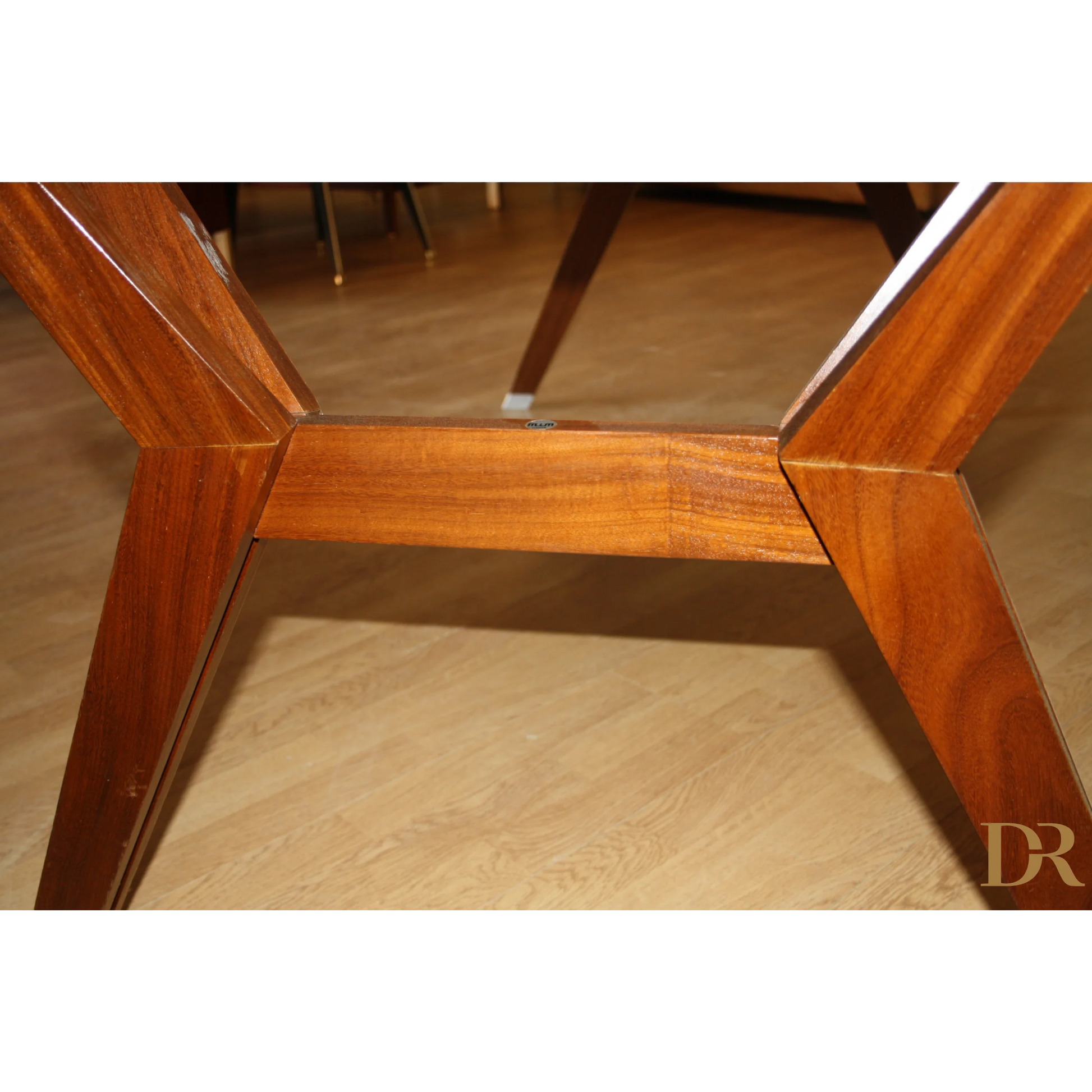 Struttura della gamba in legno del Tavolo Tolomeo di Ico Parisi ed Ennio Fazioli