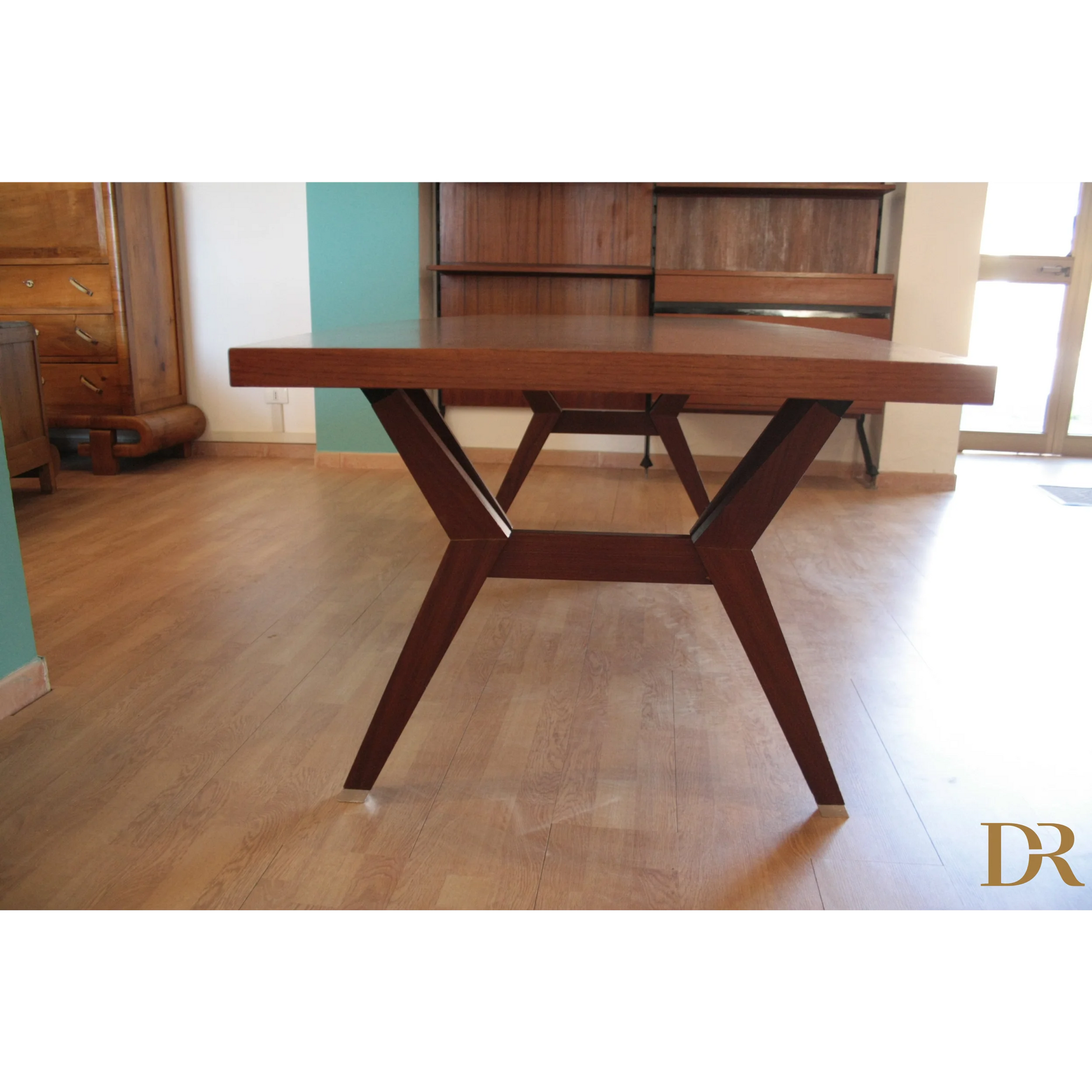 Immagine di un tavolo tolomeo di Ico Parisi ed Ennio Fazioli, stile mid-century moderno