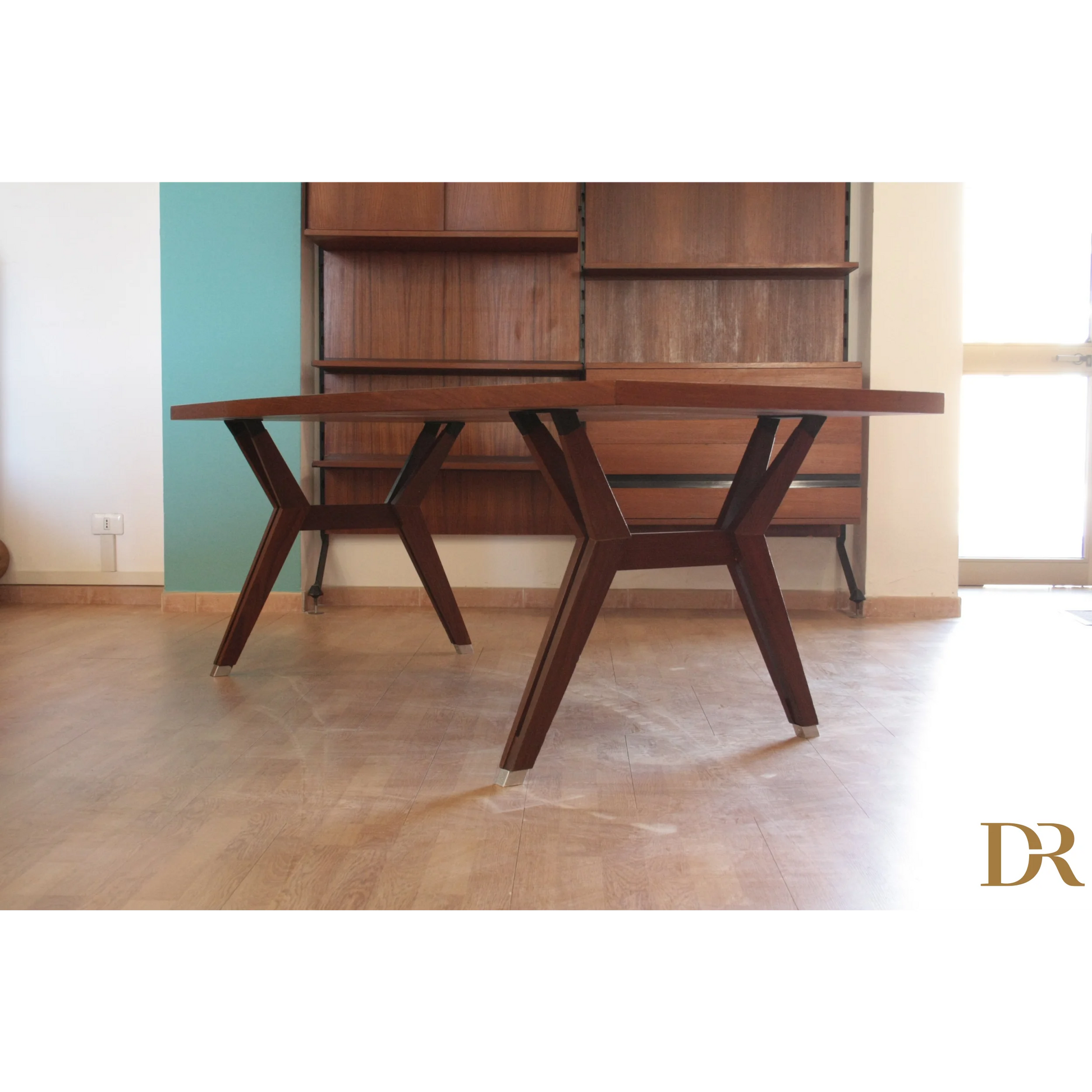 Tavolo Tolomeo di Ico Parisi ed Ennio Fazioli con design unico delle gambe