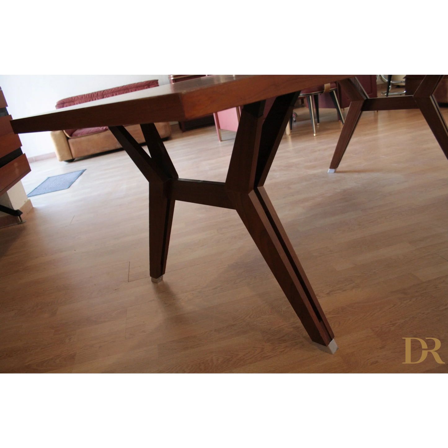 Immagine del Tavolo Tolomeo di Ico Parisi ed Ennio Fazioli con design unico delle gambe