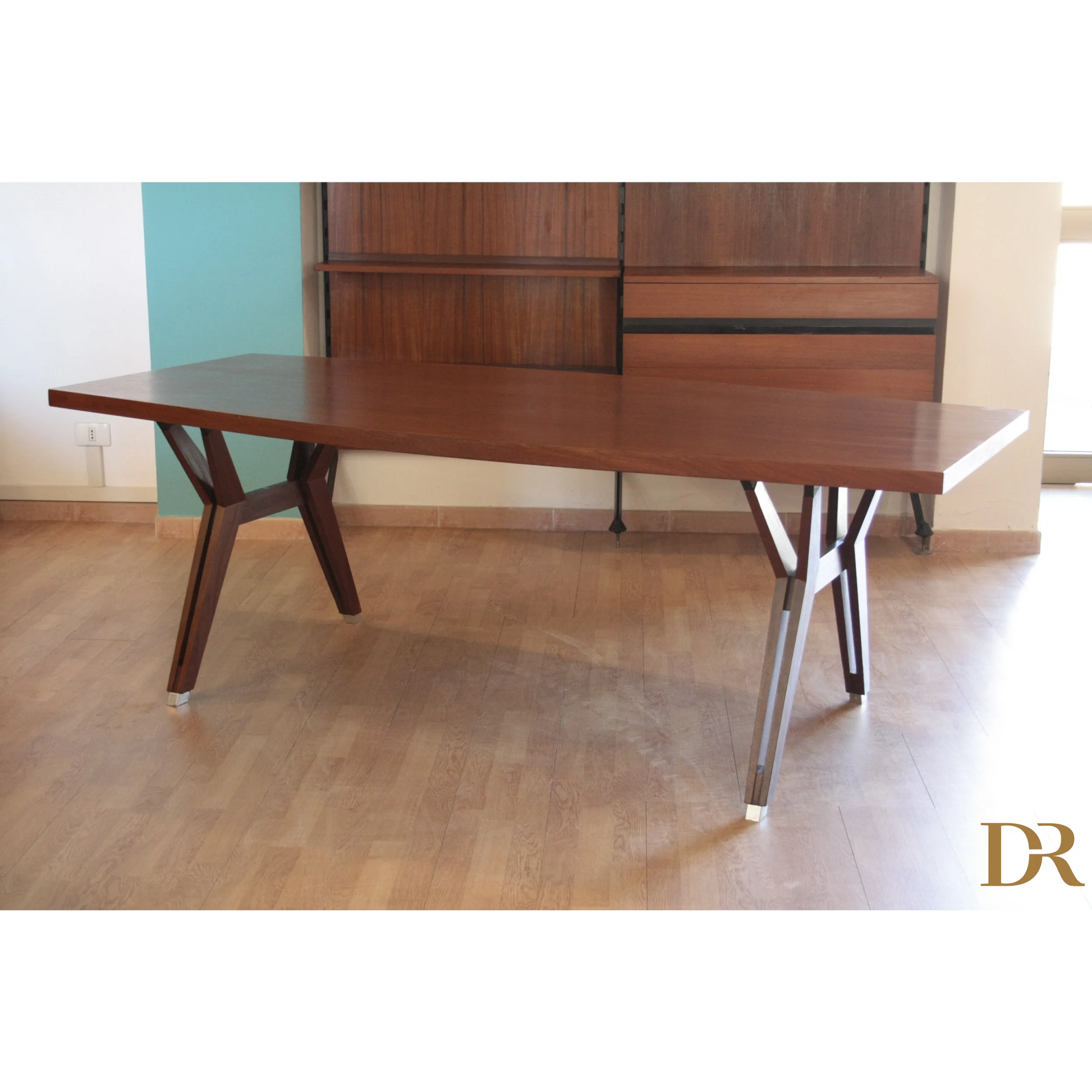 Altissimo tavolo Tolomeo di Ico Parisi ed Ennio Fazioli con design unico delle gambe