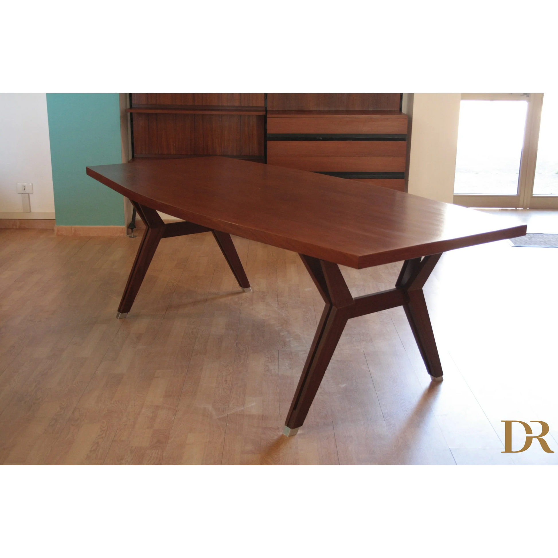 Tavolo Tolomeo di Ico Parisi ed Ennio Fazioli con design unico delle gambe