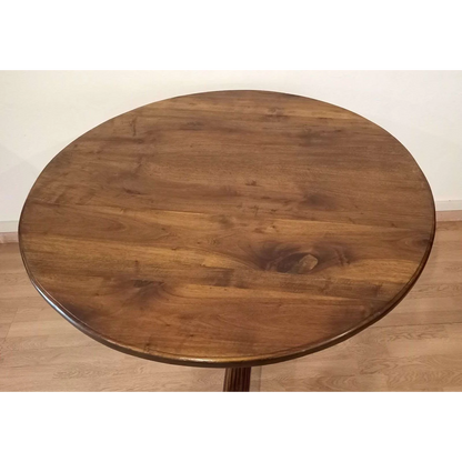 Tavolo tondo ottocento in noce stile Umbertino Vintage Dario Raia Antiquariato Modernariato Vintage legno massello Mobili antichi Mobili da pranzo Mobili per la casa nuova Mobili per sala studio noce originale piede a cipolla tavolini Tavolino in legno tavolo antico tavolo in legno massello tavolo in noce tavolo intagliato tavolo ottocento tavolo tondo tavolo umbertino